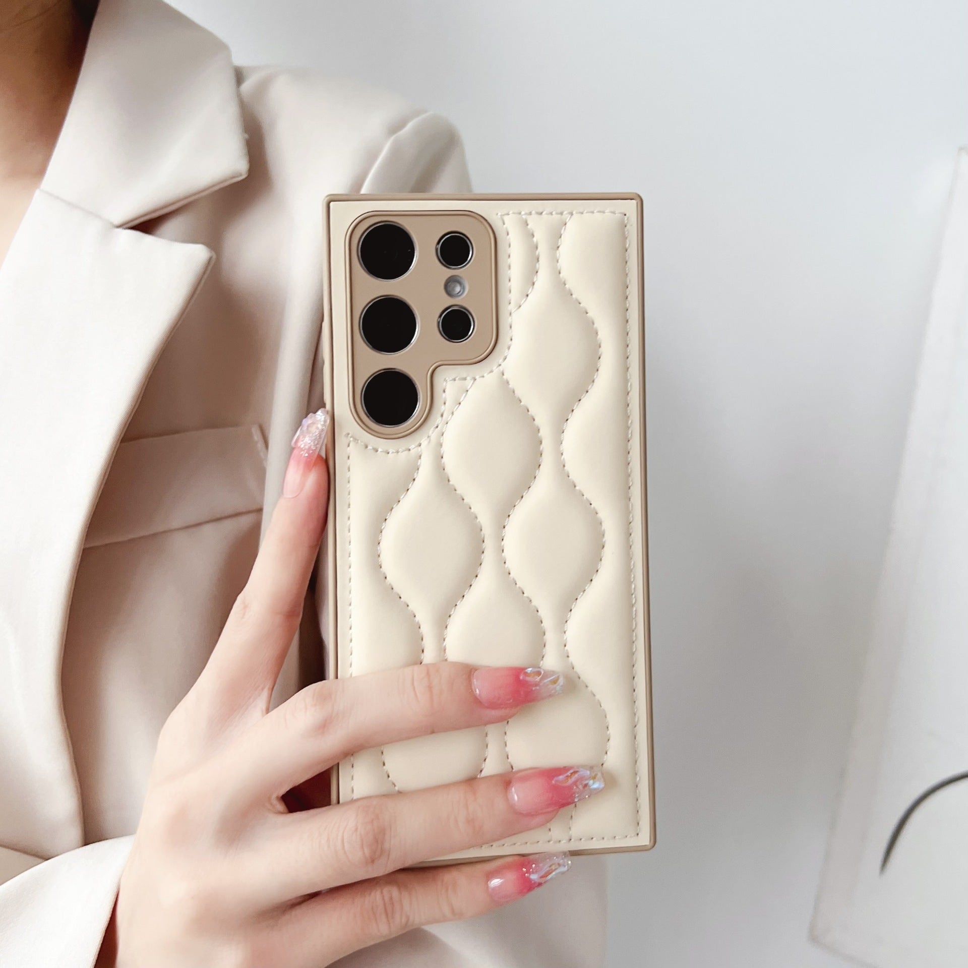 Ultra-Thin S23 Ultra/S24 Drop-Resistant Phone Case with Wrist Strap – Creamy & Milky White Leather